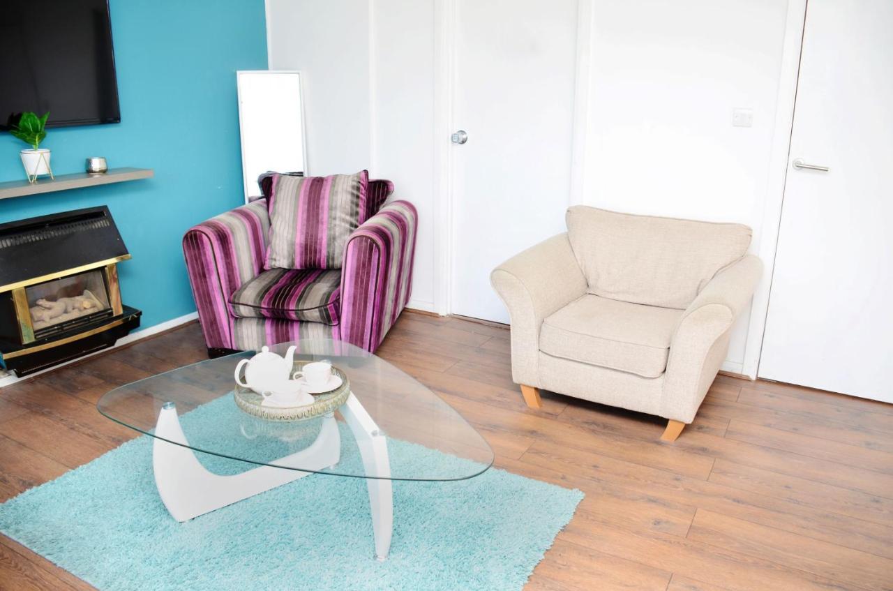 Sm Dreams Unlimited Serviced Accommodation- Stanwell-staines-heathrow Holiday home *