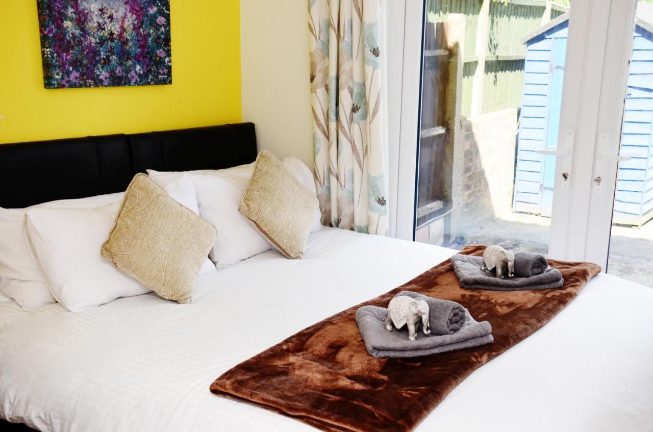 Sm Dreams Unlimited Serviced Accommodation- Stanwell-staines-heathrow Holiday home *
