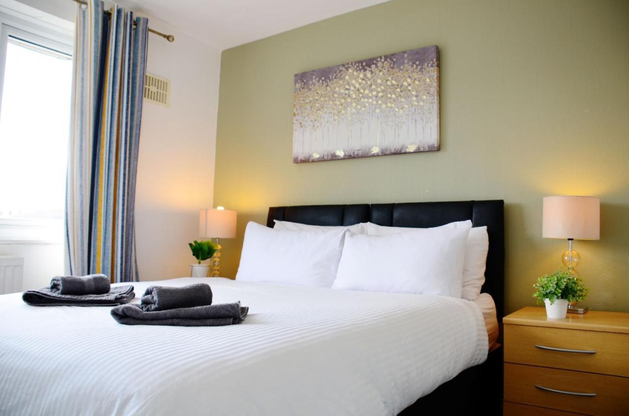Sm Dreams Unlimited Serviced Accommodation- Stanwell-staines-heathrow Holiday home