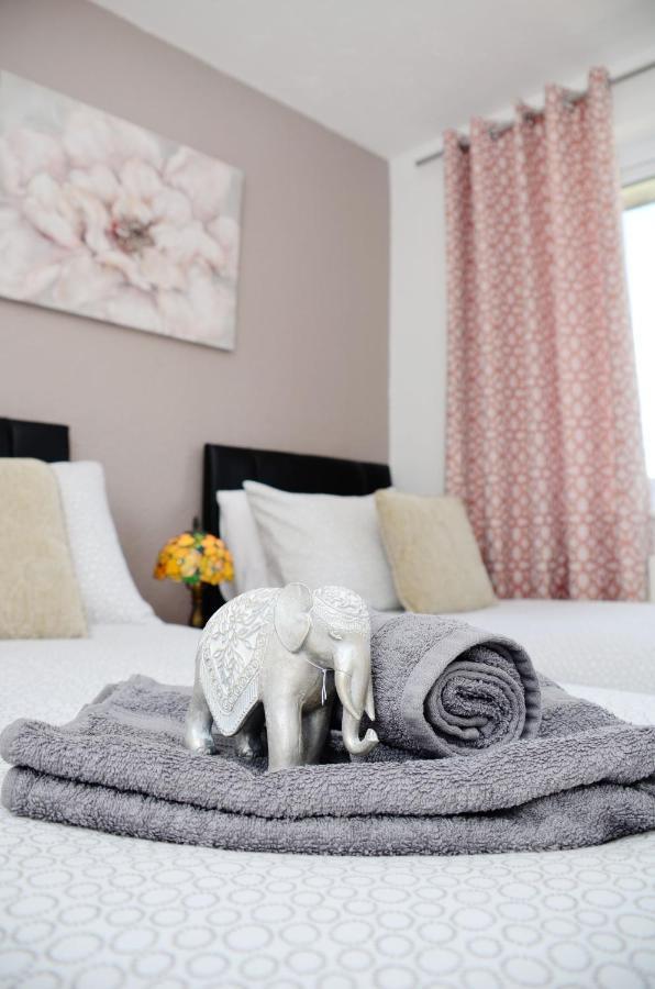 Sm Dreams Unlimited Serviced Accommodation- Stanwell-staines-heathrow Holiday home