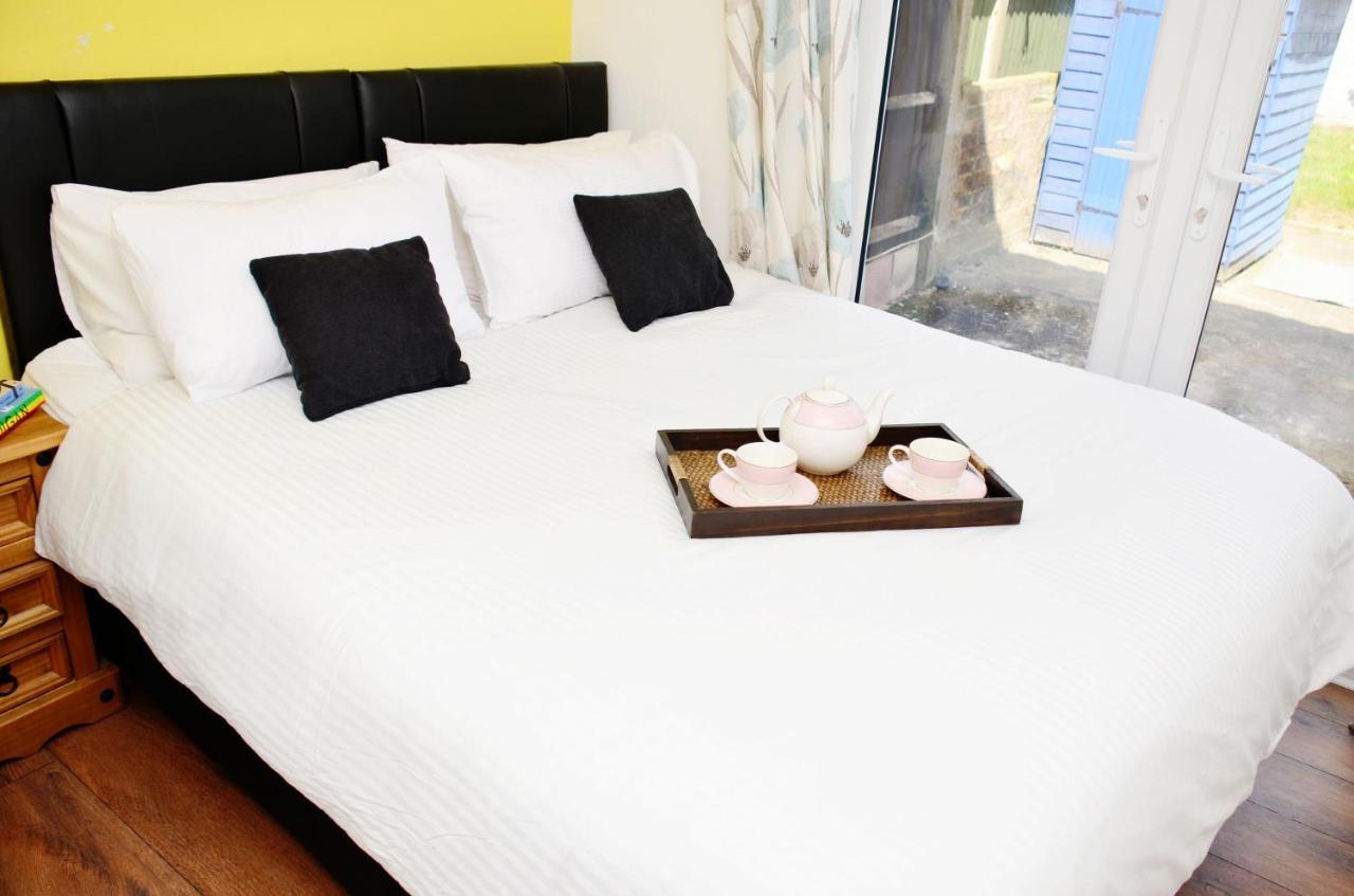 Sm Dreams Unlimited Serviced Accommodation- Stanwell-staines-heathrow Holiday home Stanwell