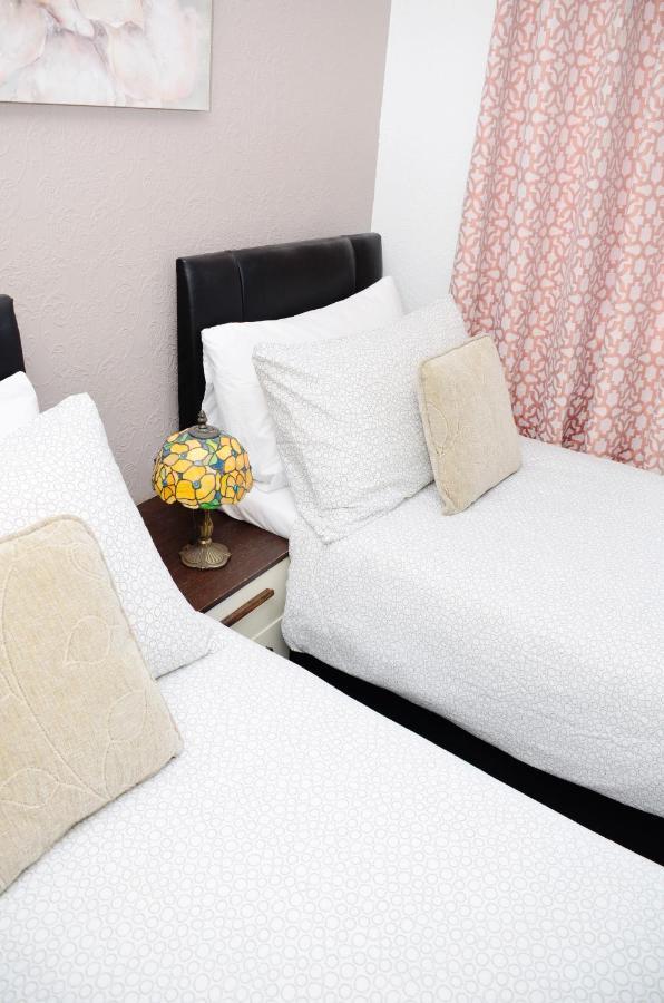Sm Dreams Unlimited Serviced Accommodation- Stanwell-staines-heathrow Holiday home Stanwell