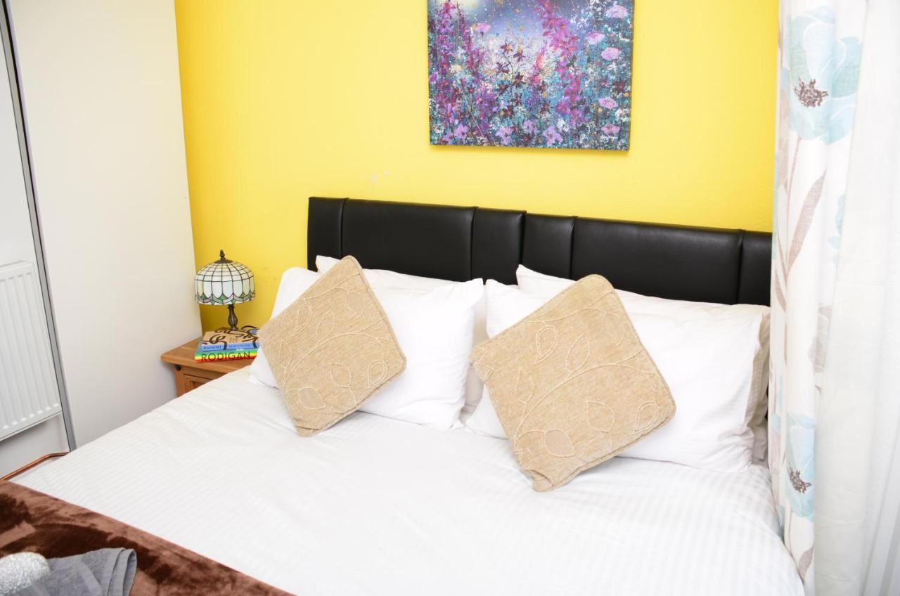 Sm Dreams Unlimited Serviced Accommodation- Stanwell-staines-heathrow Holiday home Stanwell