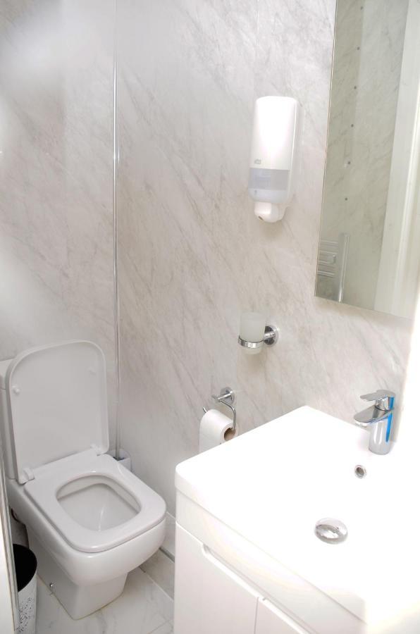Sm Dreams Unlimited Serviced Accommodation- Stanwell-staines-heathrow Holiday home *