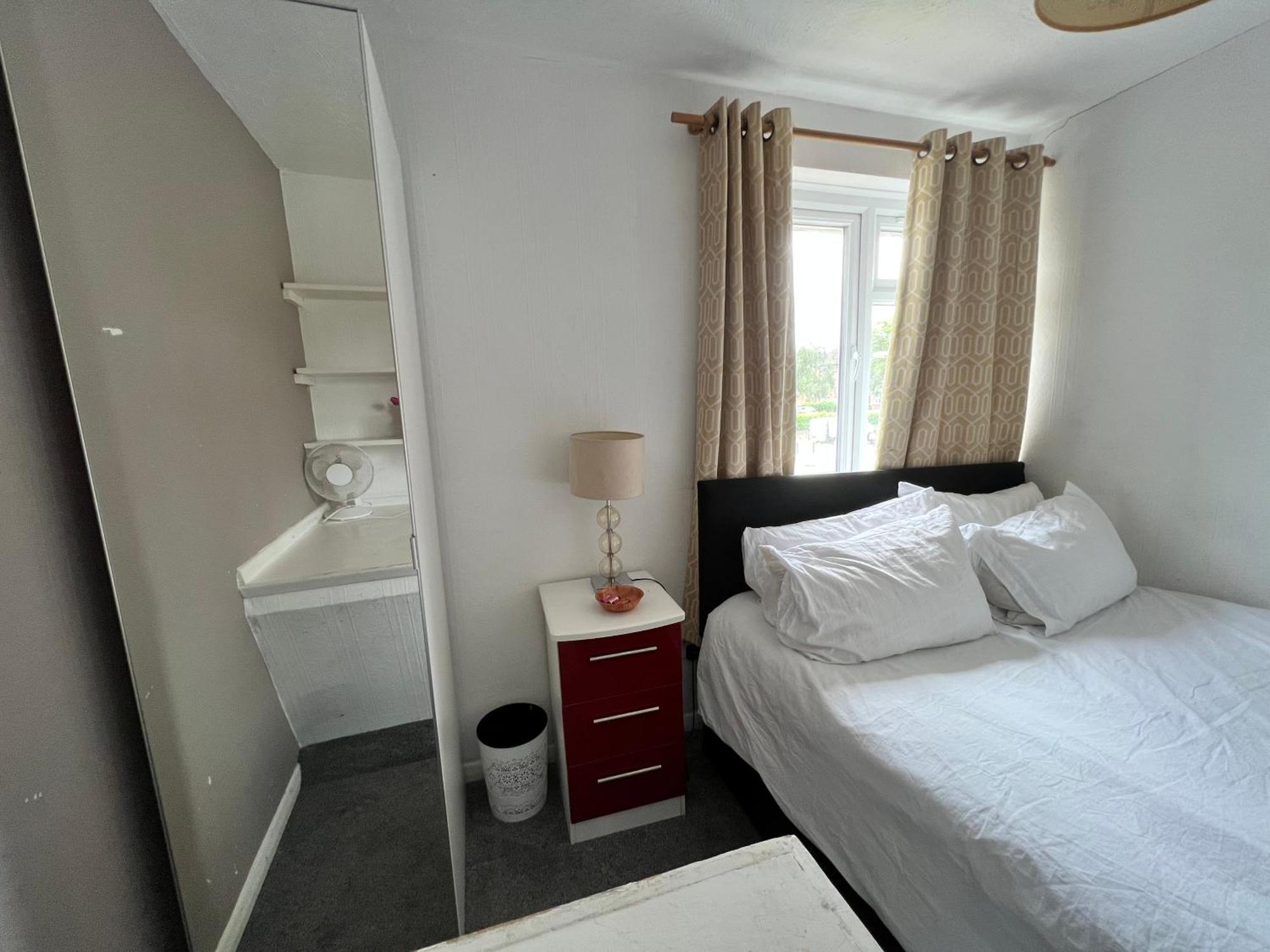 Sm Dreams Unlimited Serviced Accommodation- Stanwell-staines-heathrow Holiday home *